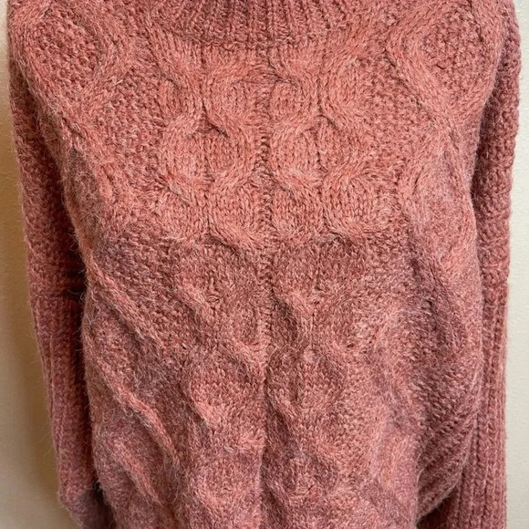 Wishlist Chunky Knit sweater. Thick, warm and cozy. 
Size: M/L - Picture 2 of 11
